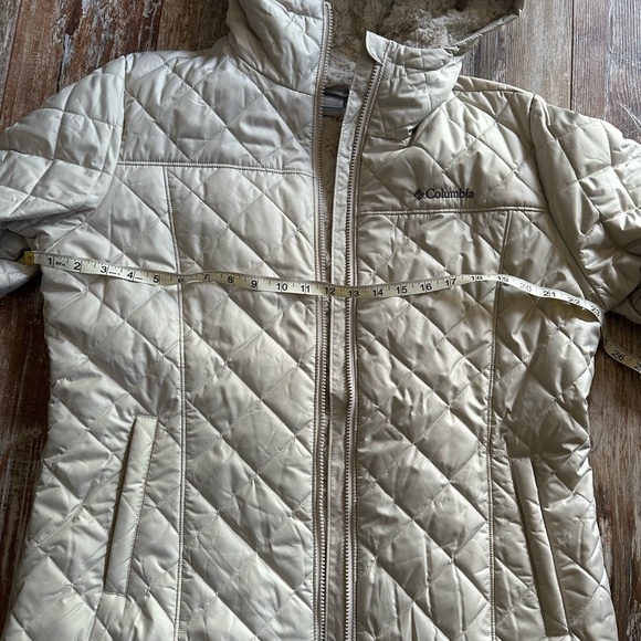 Columbia Plush Fleece Jacket in Cream - Picture 5 of 8